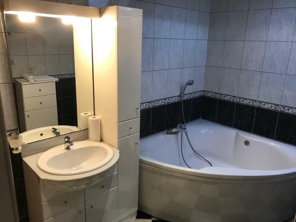 Tri Sesira Ljubovija Exterior foto